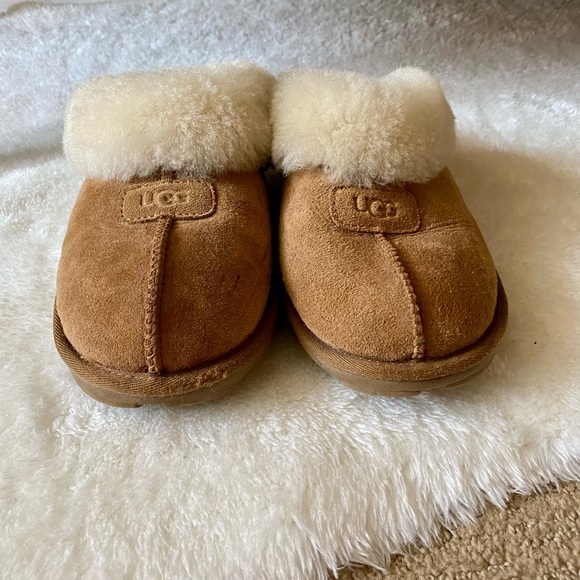 UGG Slippers - Picture 3 of 5